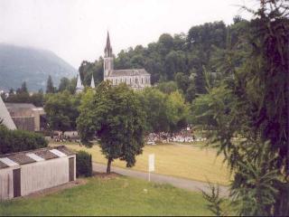 036Lourdes.jpg (15089 bytes)