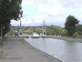 085Briare.jpg (12720 bytes)